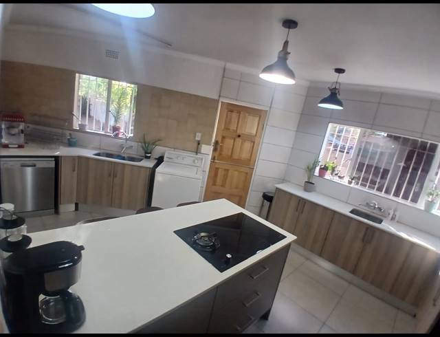 4 BEDROOM HOUSE FOR SALE IN MEYERTON PARK